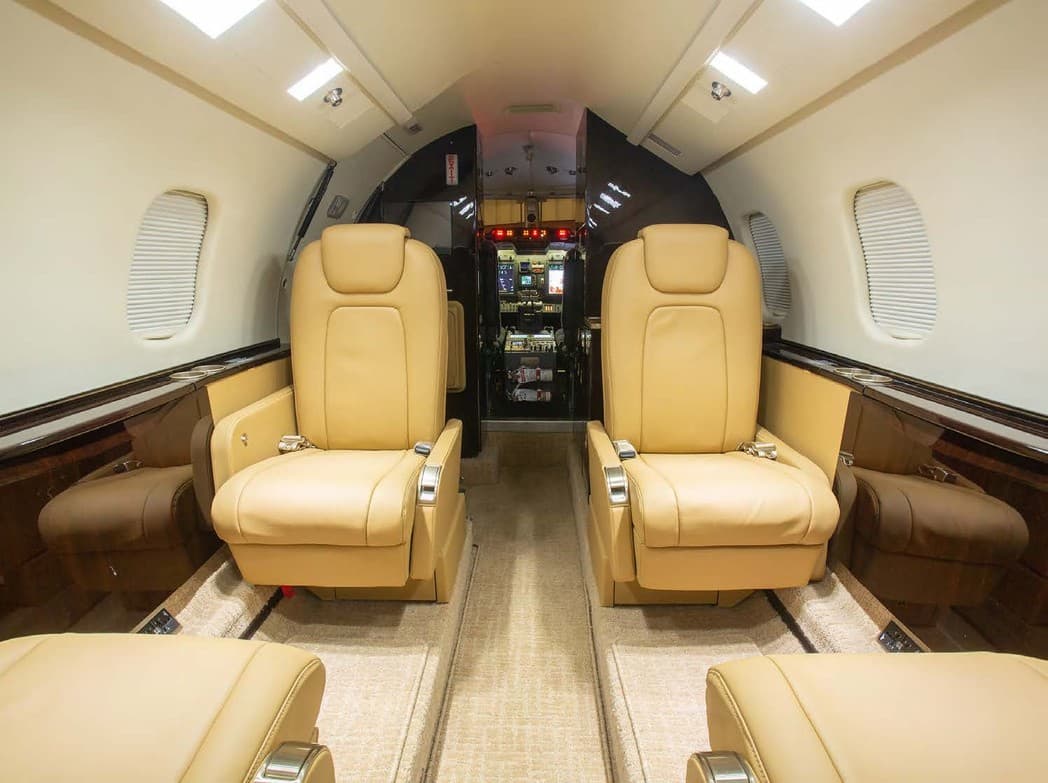 2011 Bombardier Learjet 60XR - Photo 2