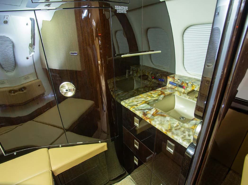 2011 Bombardier Learjet 60XR - Photo 5