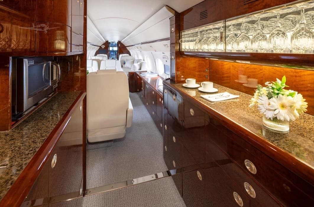 2001 Gulfstream GIV-SP - Photo 6