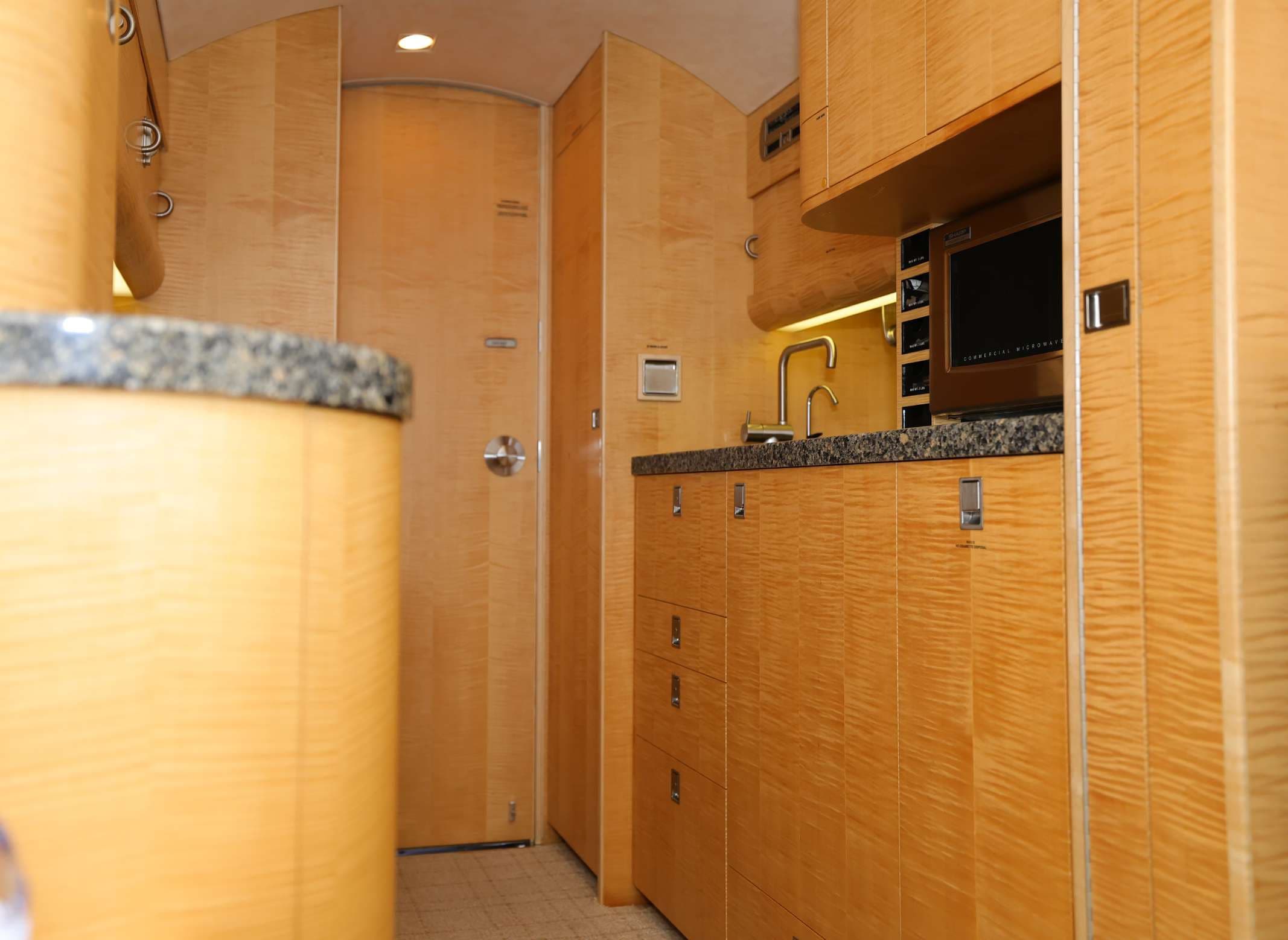 2005 Gulfstream G550 - Photo 30