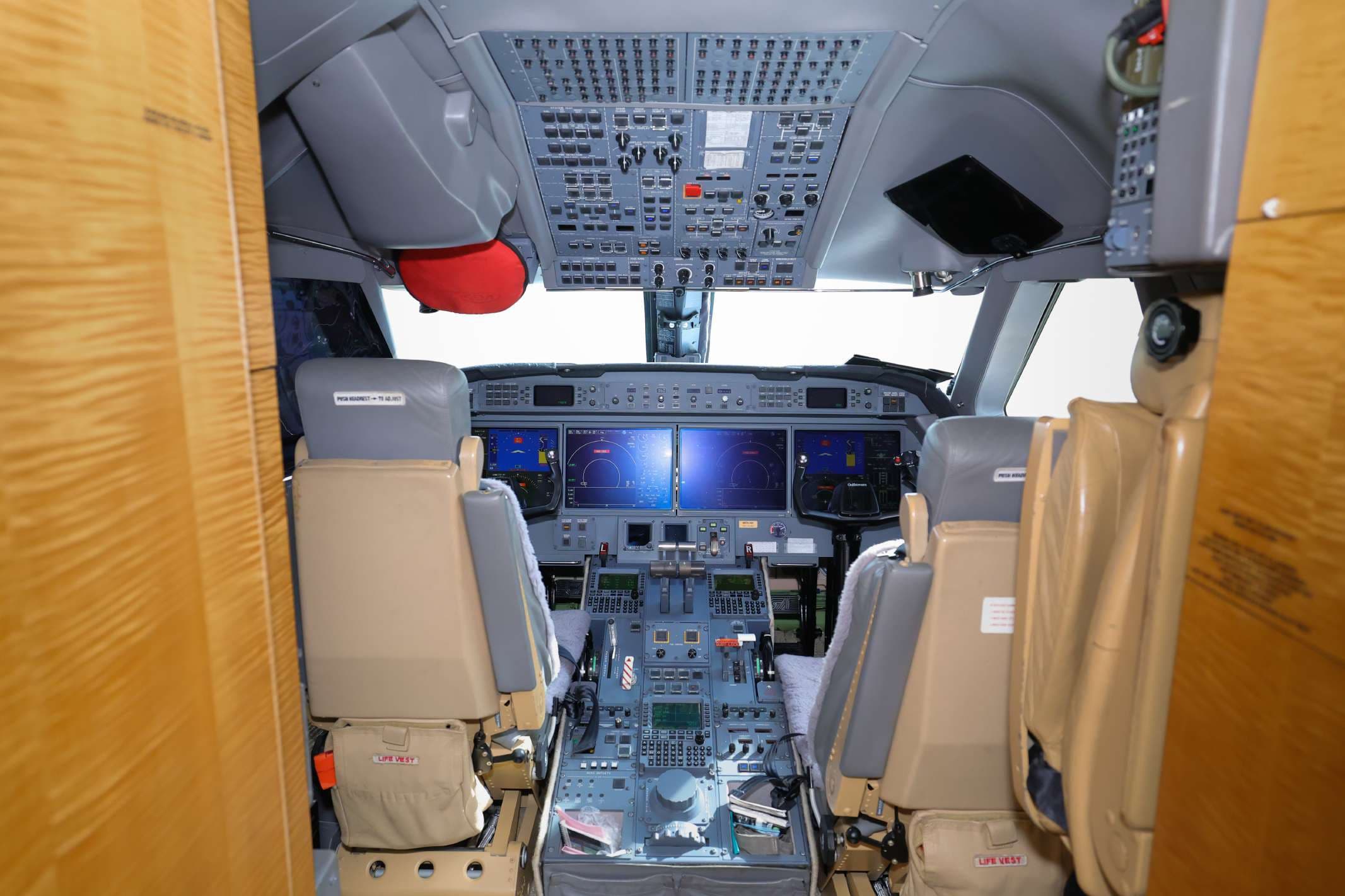2005 Gulfstream G550 - Photo 9