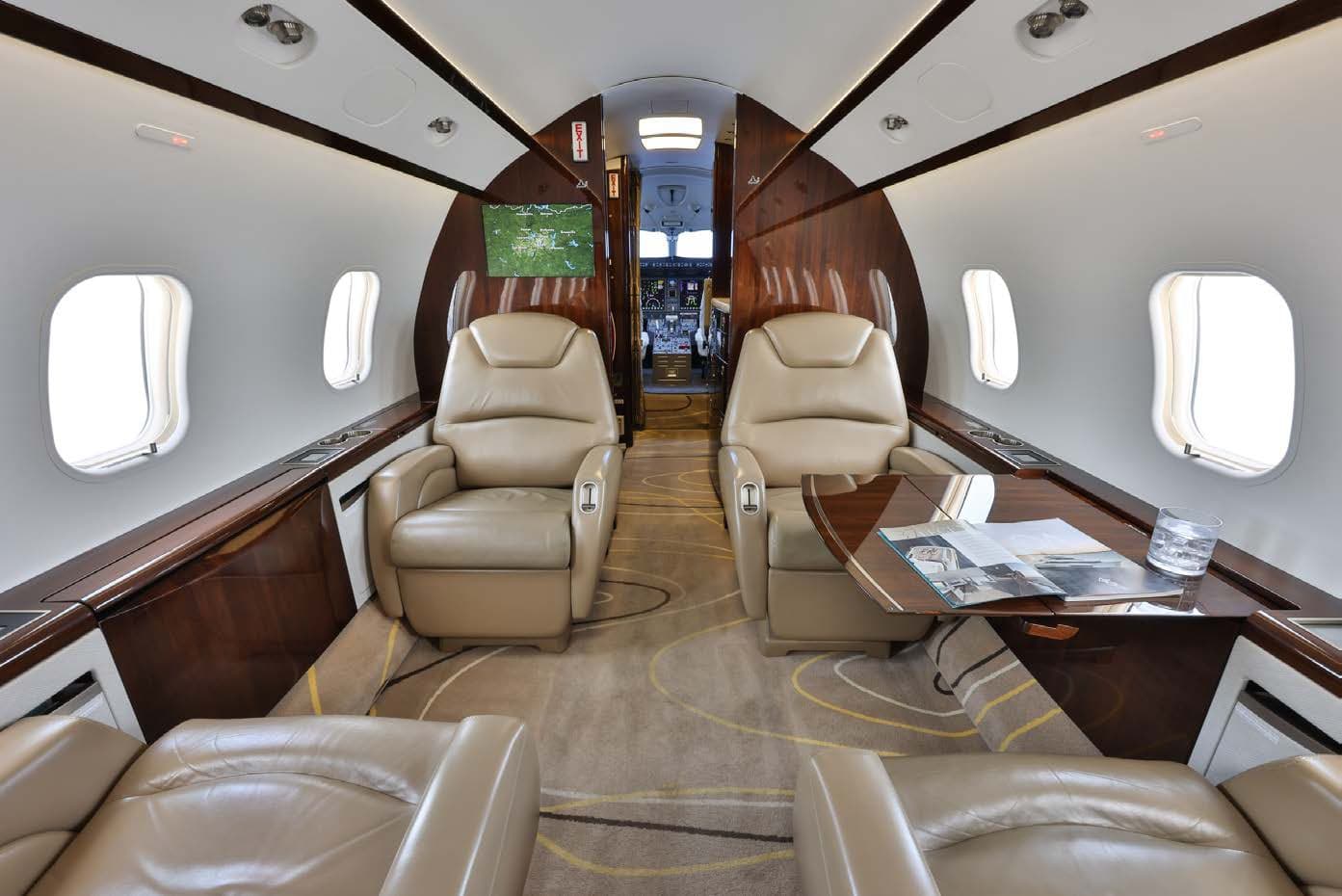 2013 Bombardier Challenger 300 - Photo 2