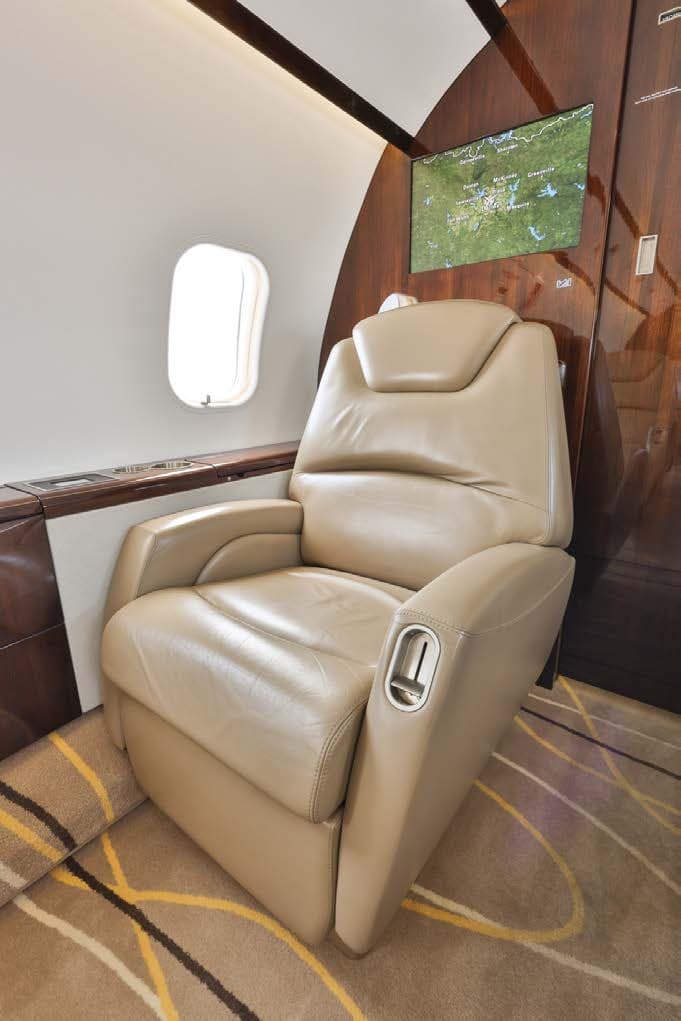 2013 Bombardier Challenger 300 - Photo 11