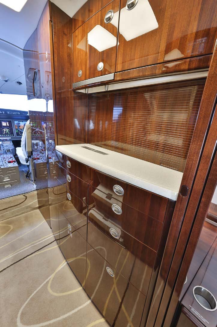 2013 Bombardier Challenger 300 - Photo 12