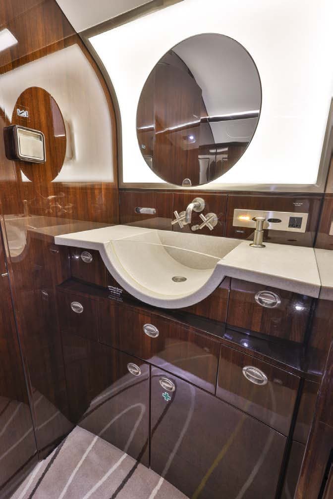 2013 Bombardier Challenger 300 - Photo 13