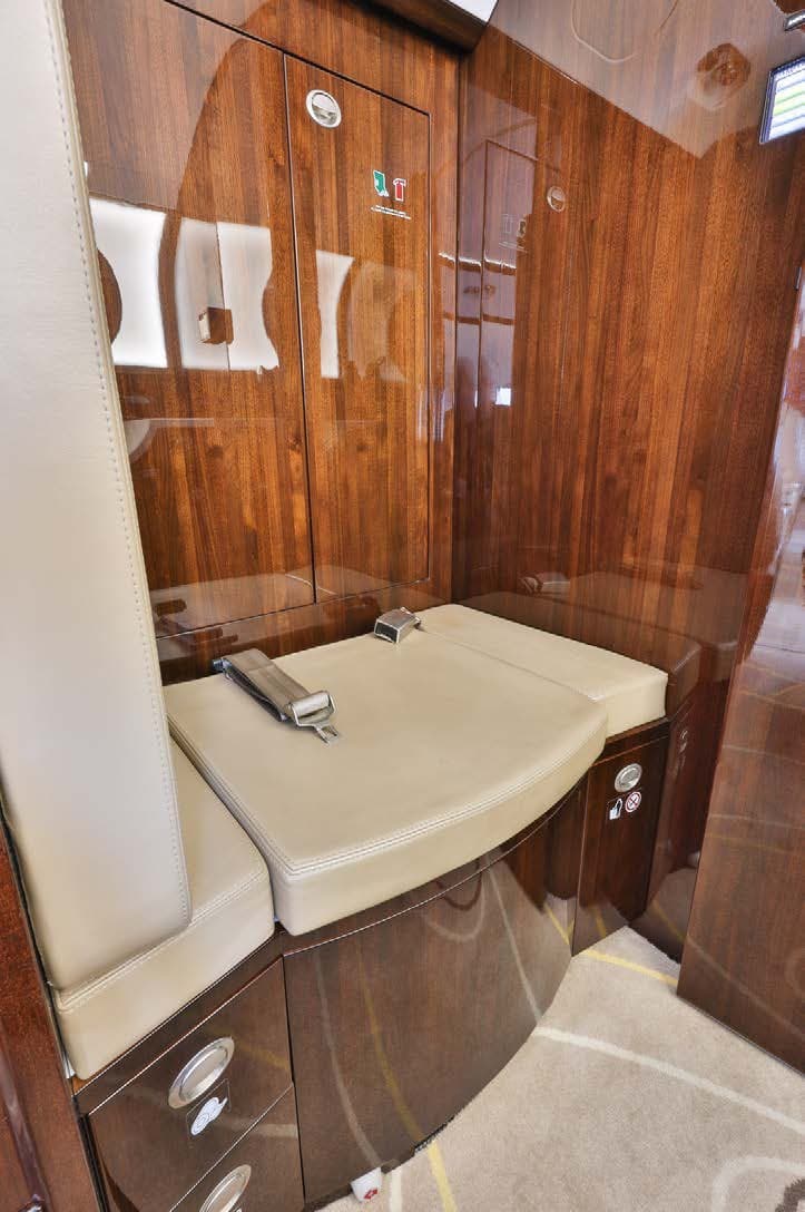 2013 Bombardier Challenger 300 - Photo 14