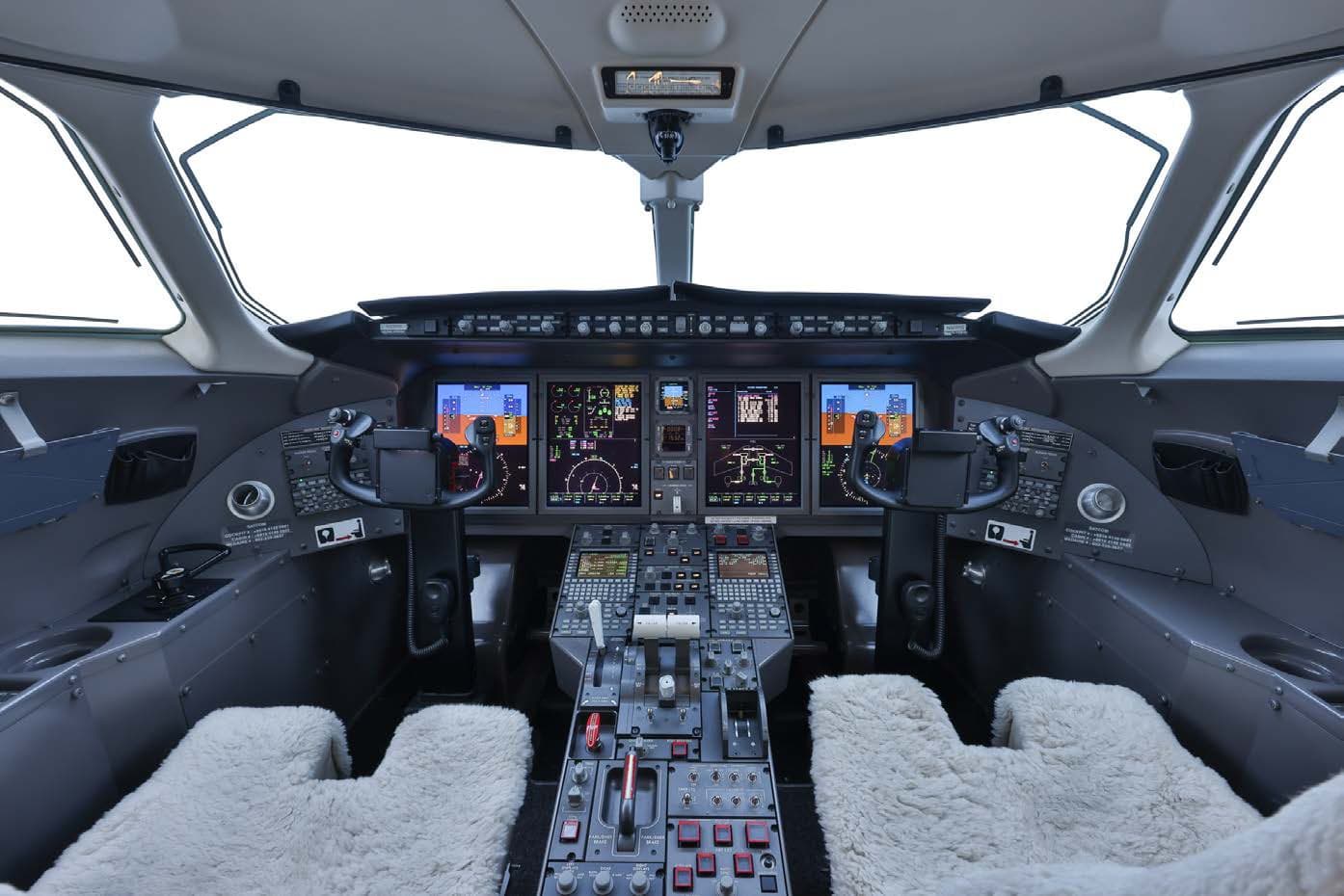 2013 Bombardier Challenger 300 - Photo 7