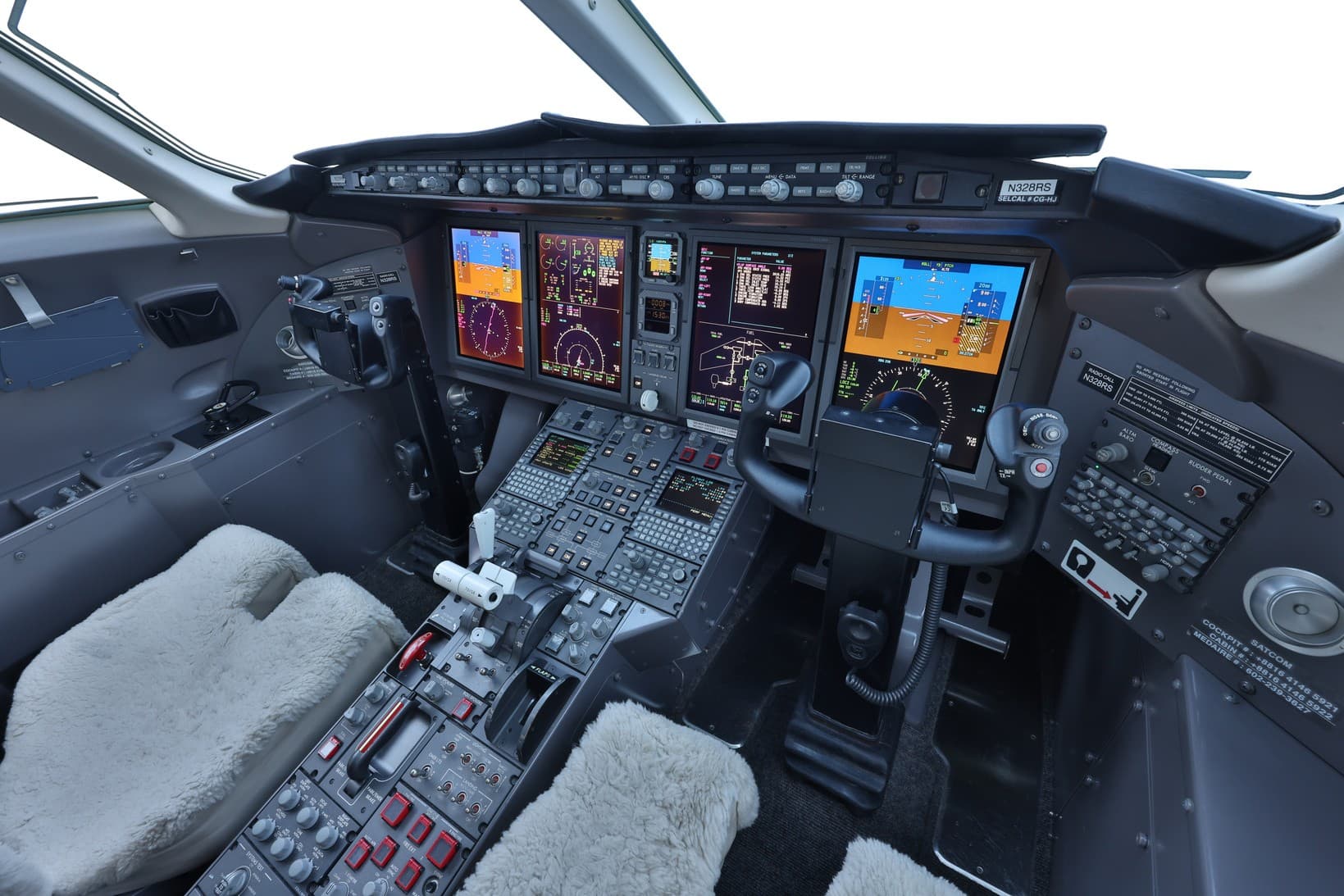 2013 Bombardier Challenger 300 - Photo 8