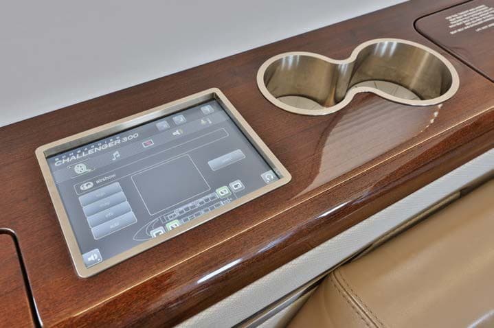 2013 Bombardier Challenger 300 - Photo 10