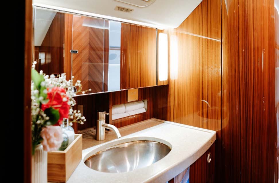 2015 Gulfstream G550 - Photo 15