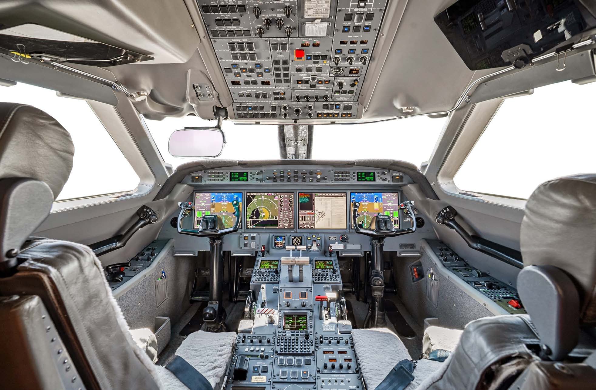 2010 Gulfstream G550 - Photo 11