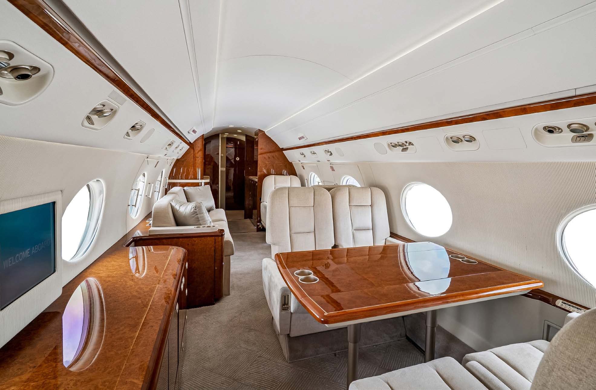 2010 Gulfstream G550 - Photo 3