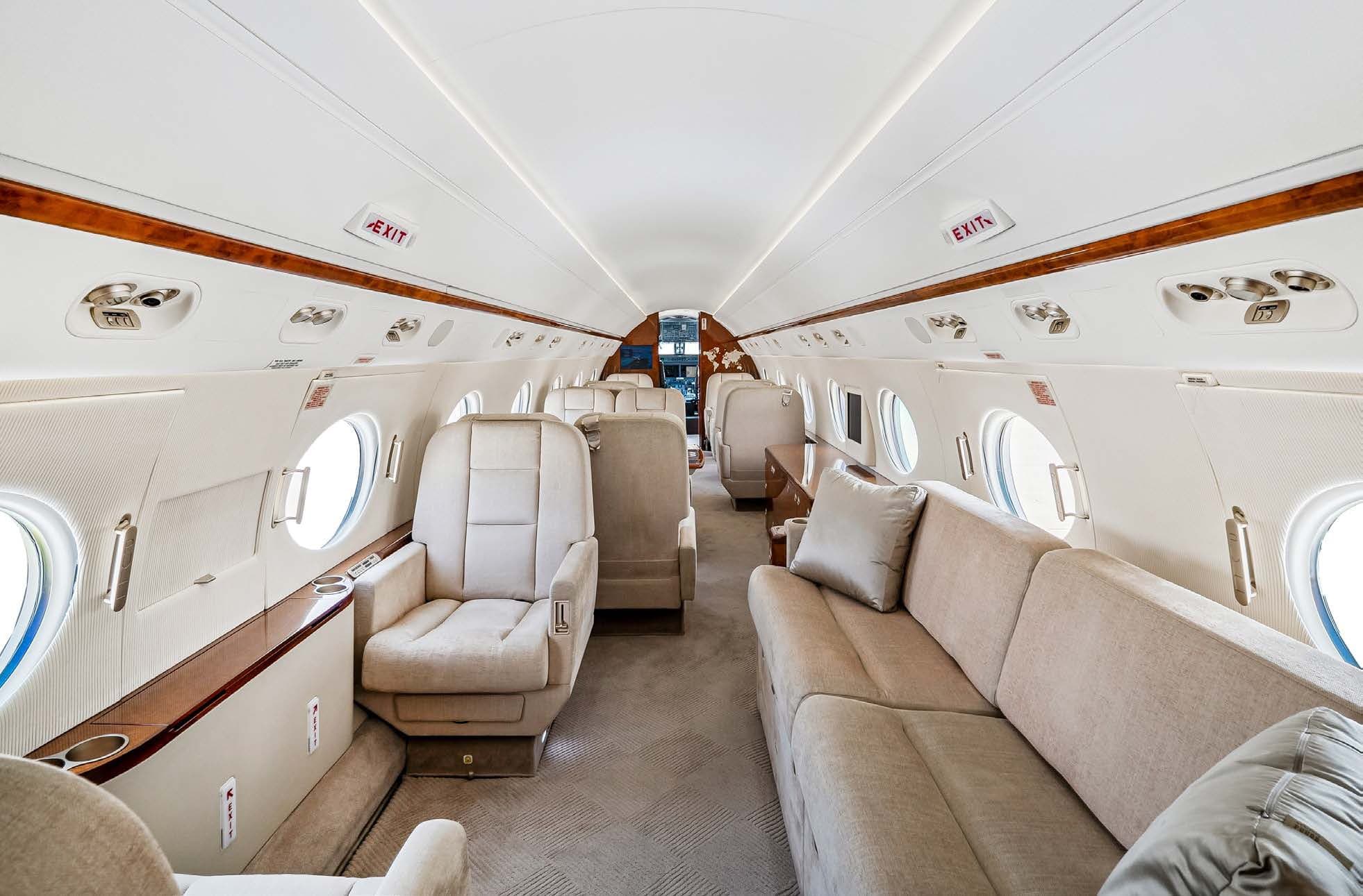 2010 Gulfstream G550 - Photo 4