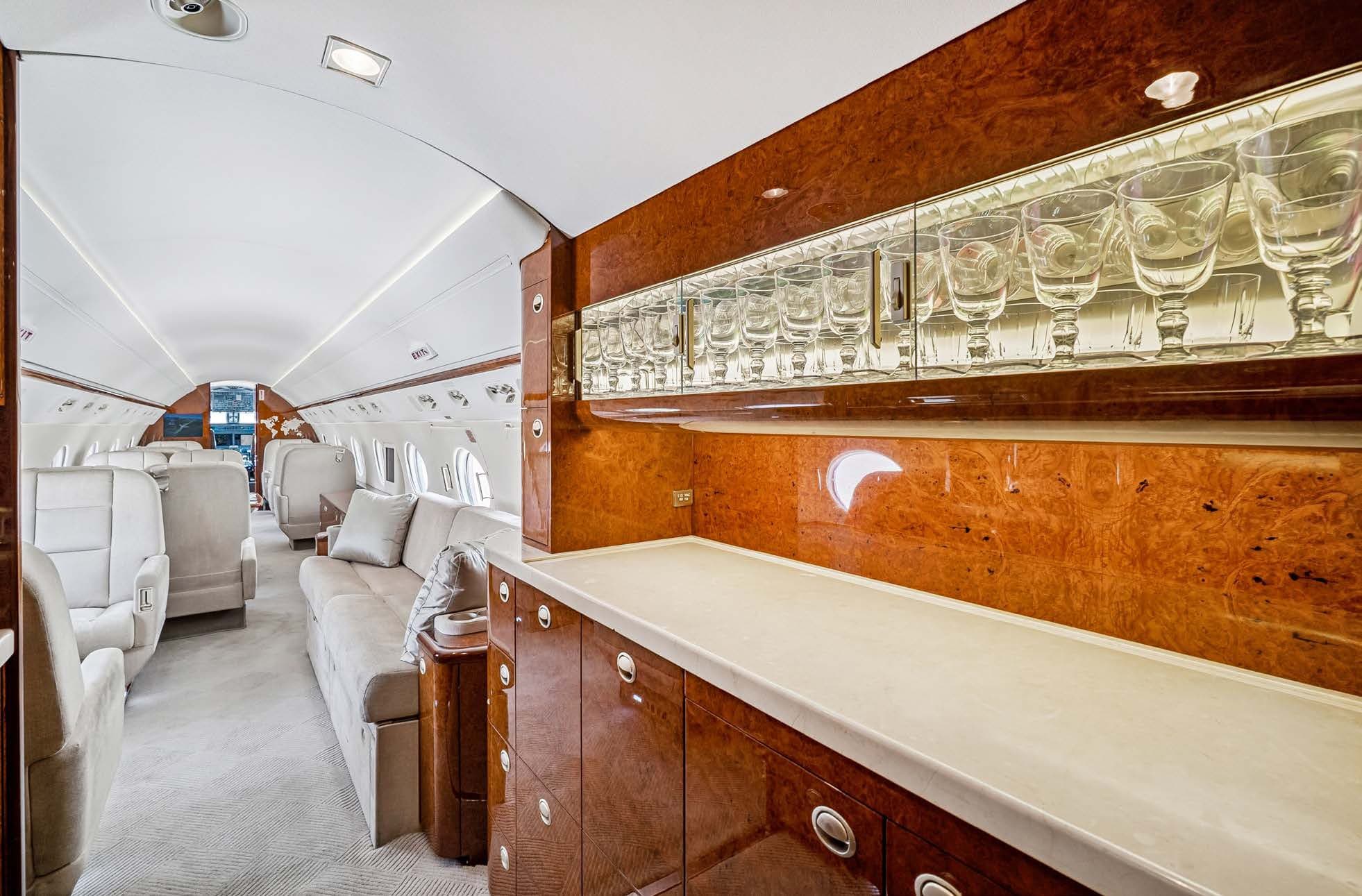 2010 Gulfstream G550 - Photo 5