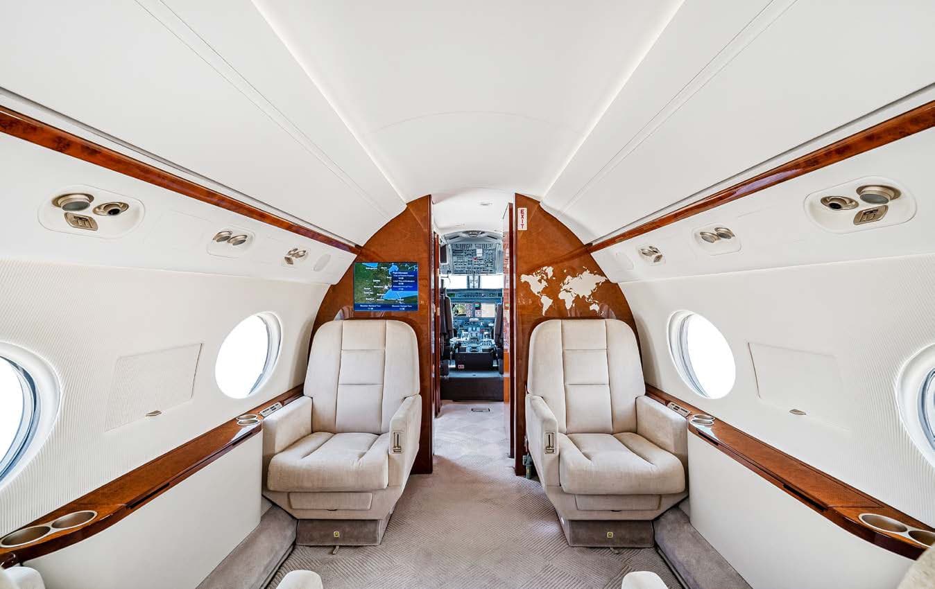 2010 Gulfstream G550 - Photo 6