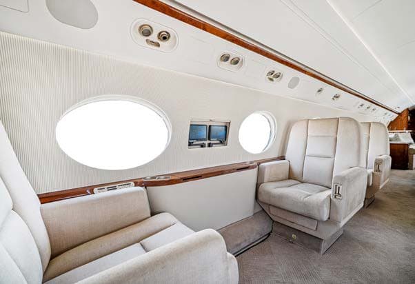 2010 Gulfstream G550 - Photo 7