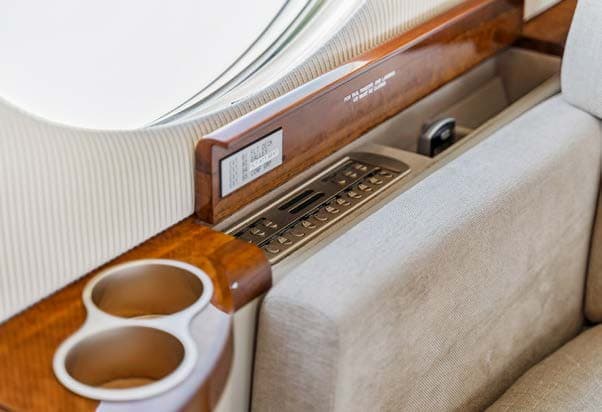 2010 Gulfstream G550 - Photo 9
